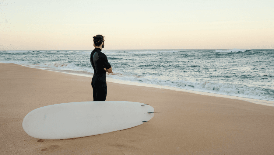 Comment lire un surf report : houle, vent, marée